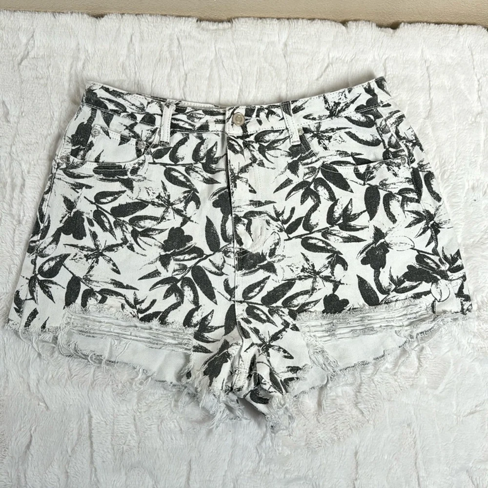 Fashion Nova Black White Tropical Leaf Print Distressed Denim Shorts Size 11